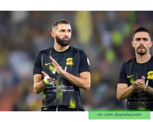 本泽马与吉达联合主教练激烈冲突背后真相揭露引发广泛关注